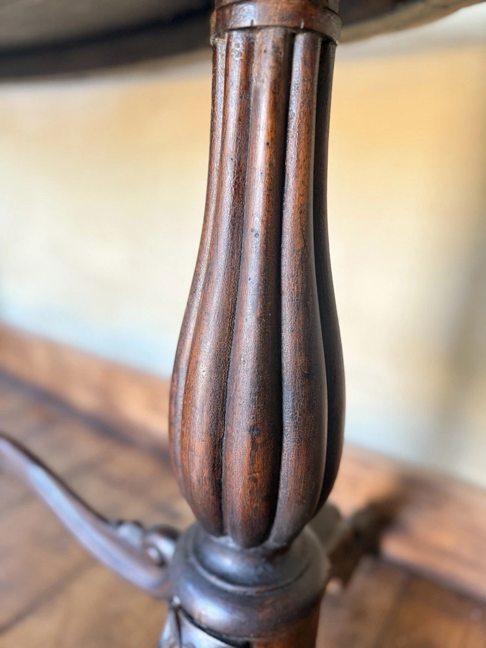 Antique English Carved Walnut Burr Centre Hall Kidney Breakfast Dining Table Circa