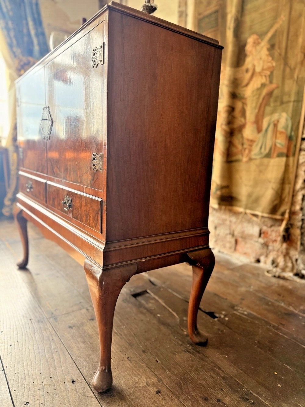 Vintage ANTIQUE English Walnut Burr Queen Anne Art Deco Cocktail Drinks Cabinet