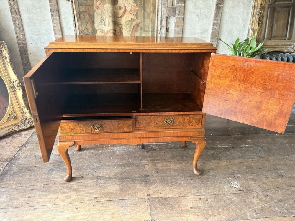 Vintage ANTIQUE English Walnut Burr Queen Anne Art Deco Cocktail Drinks Cabinet