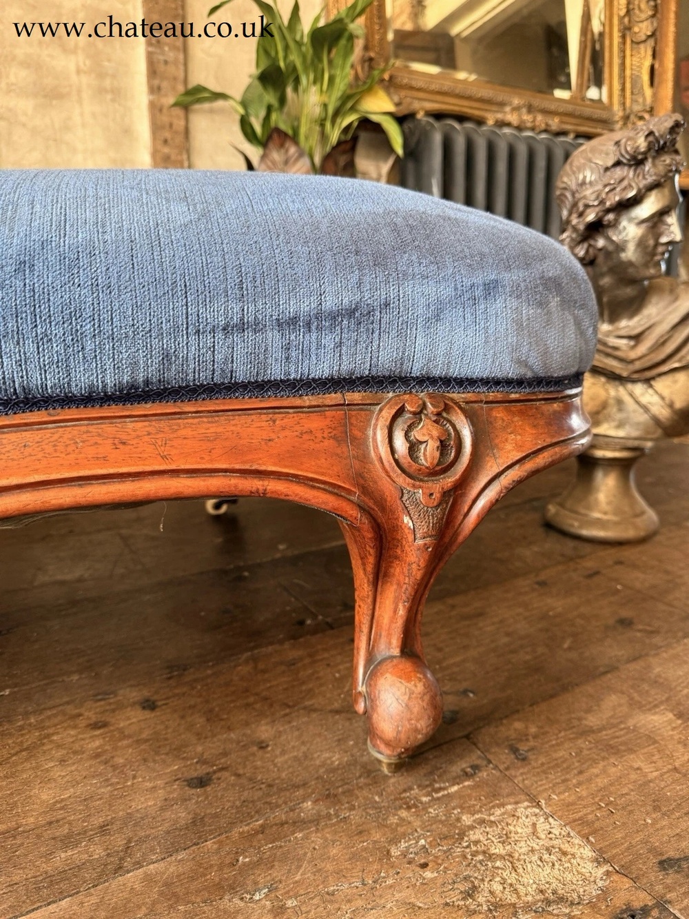Rare Elegant Antique Walnut Carved Blue Statement French Chaise Longue Daybed