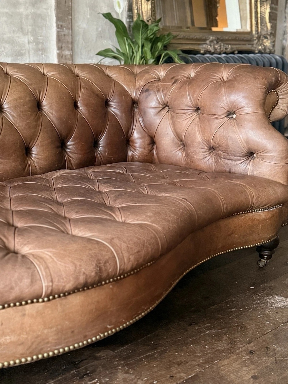 Handmade Superior Fine Quality Heavy Vintage Leather Tan Chesterfield Serpentine Sofa Settee